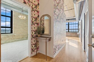 3963 W Belmont Ave, Unit 517 in Chicago, IL - Foto de edificio - Building Photo