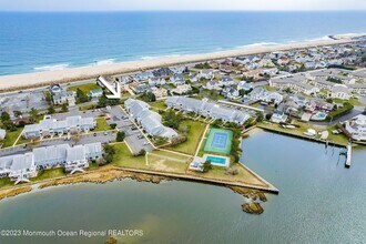 100 Seaview Ave in Monmouth Beach, NJ - Building Photo - Building Photo