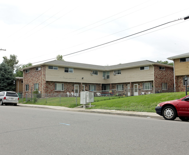 5521 S Delaware St in Littleton, CO - Foto de edificio - Building Photo