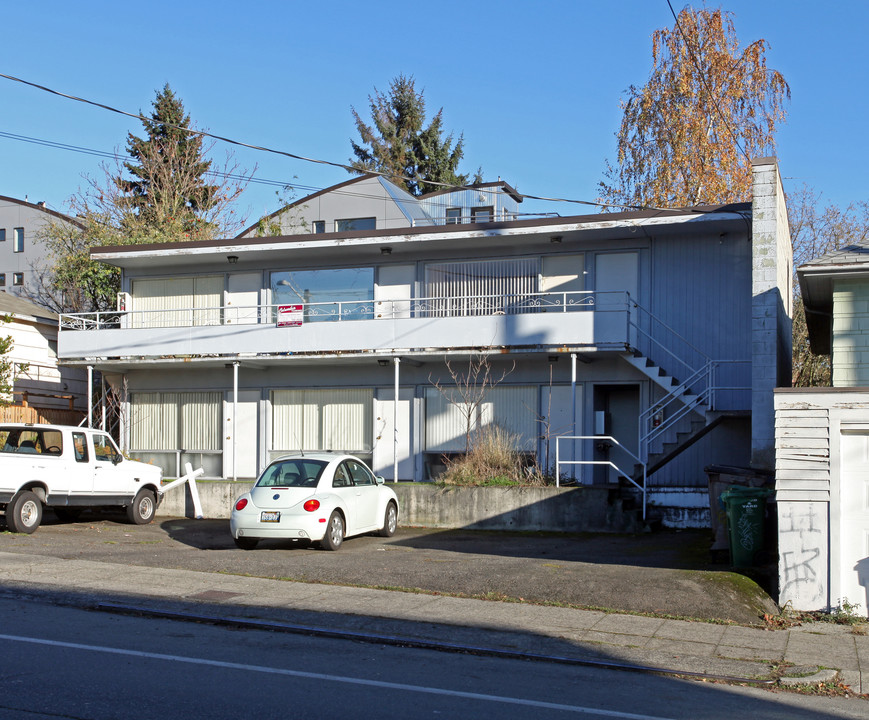 3530 Wallingford Ave N in Seattle, WA - Building Photo