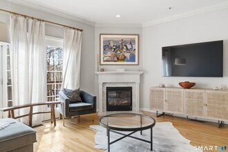 570 Danbury Rd in Ridgefield, CT - Building Photo - Building Photo