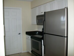4270 Calinda Ln in Niceville, FL - Building Photo - Building Photo