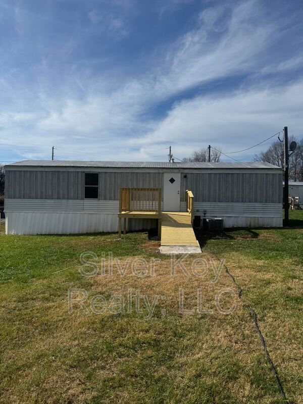 3631-3637 Sweetwater Vonore Rd in Sweetwater, TN - Building Photo - Building Photo