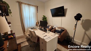 12 Nonantum St, Unit 1 in Boston, MA - Building Photo - Building Photo