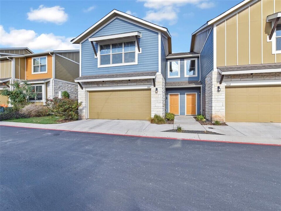 516 E Slaughter Ln in Austin, TX - Building Photo