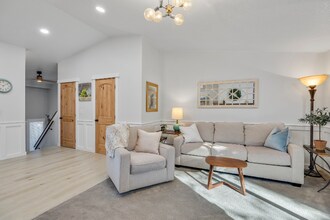 1200 NE Territorial Rd in Canby, OR - Building Photo - Building Photo