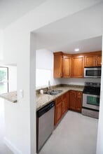 1619 Cypress Pointe Dr in Coral Springs, FL - Building Photo - Building Photo