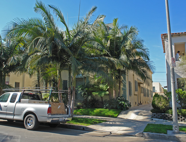 439 N Curson Ave in Los Angeles, CA - Building Photo - Building Photo