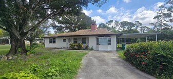 9060 Alan Blvd in Punta Gorda, FL - Building Photo