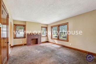 447 Sunset in Toledo, OH - Building Photo - Building Photo