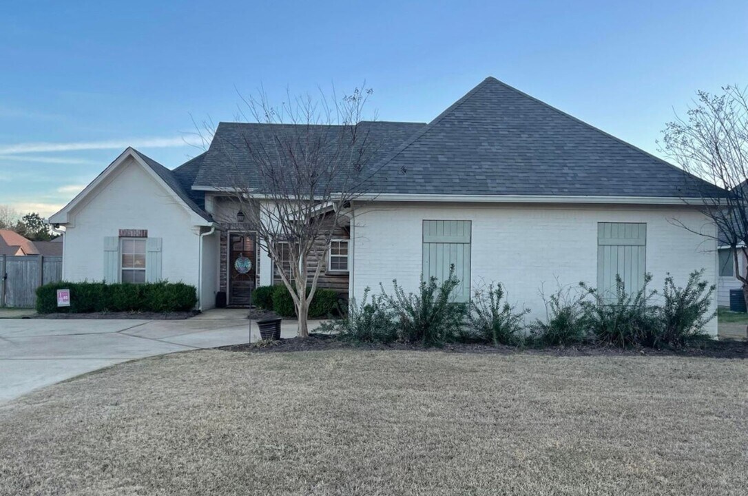 107 Cannon Run in Canton, MS - Building Photo