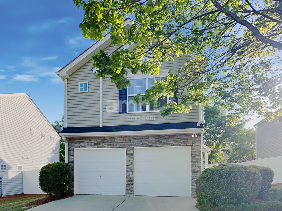 114 Nacoochee Way in Canton, GA - Foto de edificio