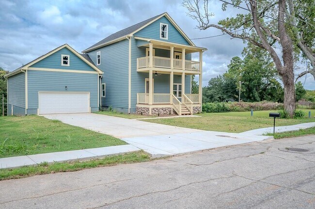 1993 Reynolds Dr SW in Atlanta, GA - Building Photo - Building Photo