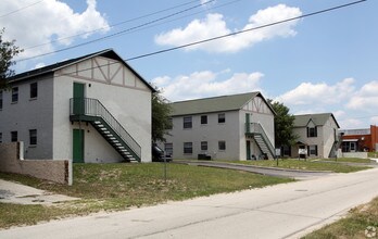 802-812 S 114th Ave in Tampa, FL - Foto de edificio - Building Photo