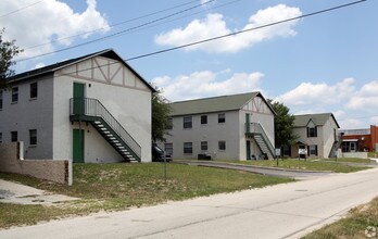 802-812 S 114th Ave in Tampa, FL - Building Photo - Building Photo