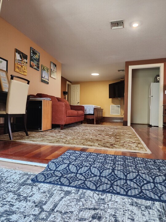 11301 NW 8th St in Plantation, FL - Foto de edificio