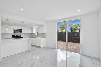 606 NW 107th Ave, Unit 2C in Miami, FL - Building Photo - Building Photo
