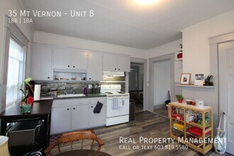 35 Mt Vernon St-Unit -Unit B in Somersworth, NH - Building Photo - Building Photo