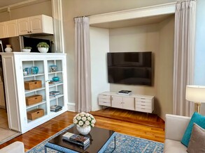 330 St Paul St in Brookline, MA - Building Photo - Building Photo