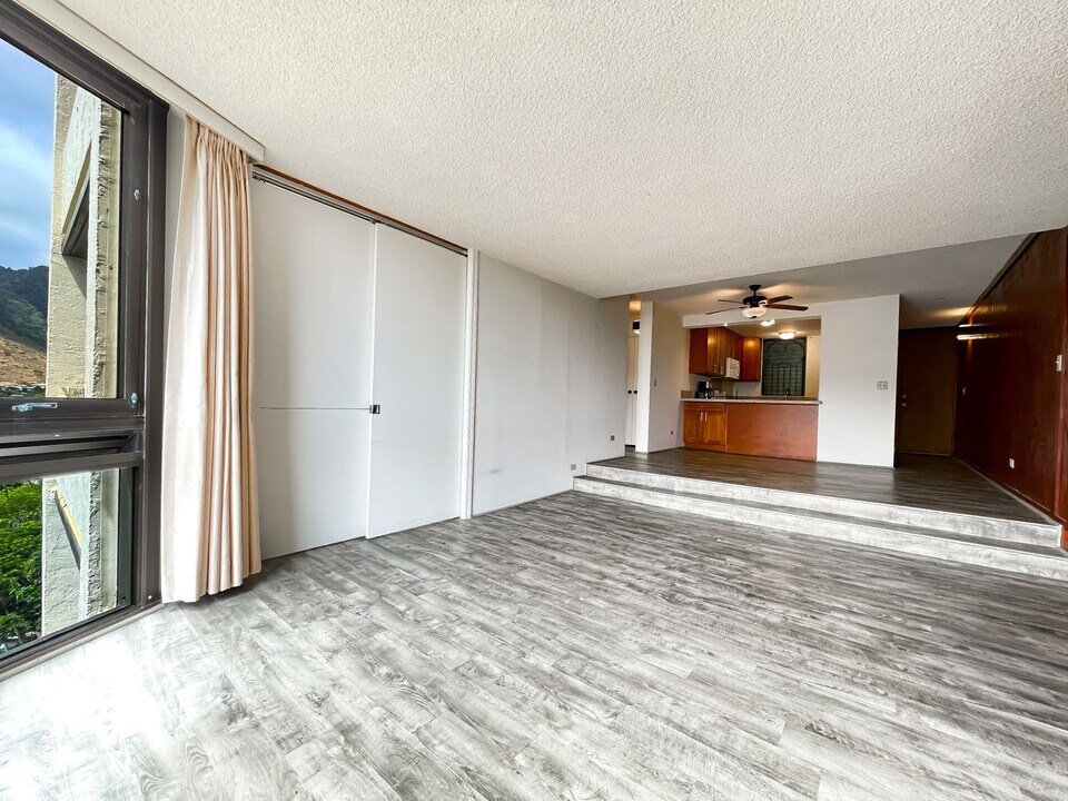 511 Hahaione St in Honolulu, HI - Building Photo