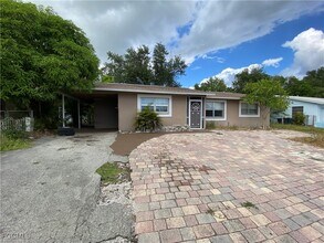 930 Jasmine St in North Fort Myers, FL - Building Photo - Building Photo