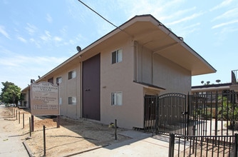 Terre at 1019 Peach in El Cajon, CA - Building Photo - Building Photo