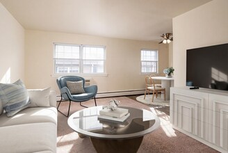 Goshen Manor in West Chester, PA - Foto de edificio - Building Photo