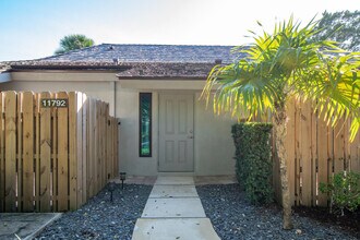11792 Wimbledon Cir in Wellington, FL - Building Photo - Building Photo