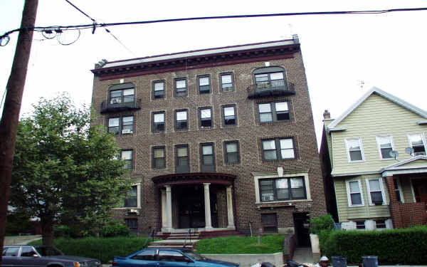 74-76 Fairview Ave in Jersey City, NJ - Foto de edificio - Building Photo