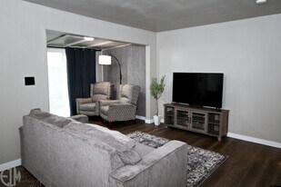 5540 Four Winds Dr in Anchorage, AK - Building Photo