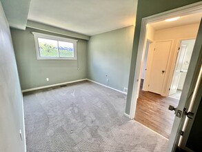 59 Vanguard Dr in Toronto, ON - Building Photo - Building Photo