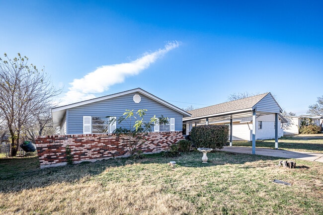 property at 911 SW 35th St