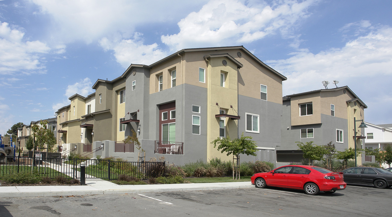 Giant Road Apartments in San Pablo, CA - Building Photo