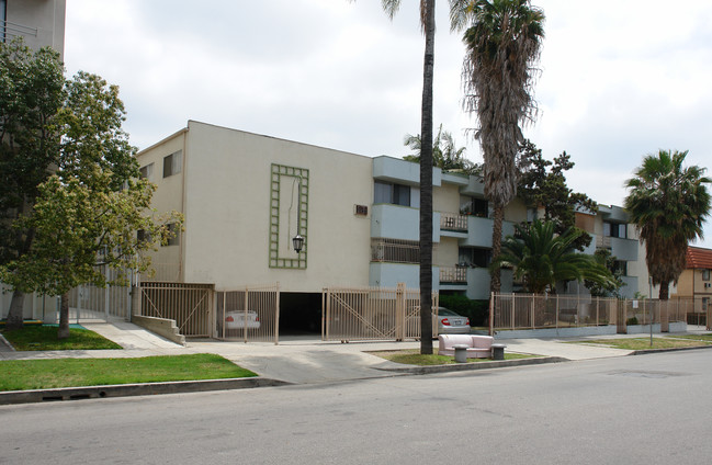 730 S Serrano Ave in Los Angeles, CA - Foto de edificio - Building Photo