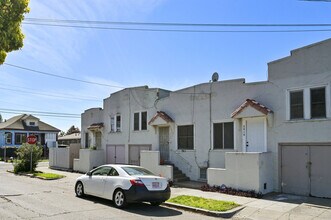 5915 Eastlawn St in Oakland, CA - Building Photo - Building Photo