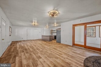 438 Gloyd Ln in Great Cacapon, WV - Building Photo - Building Photo