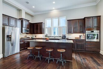 2125 McIlhenny St in Houston, TX - Building Photo - Building Photo