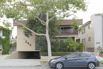 244 S Rexford Dr in Beverly Hills, CA - Building Photo - Building Photo