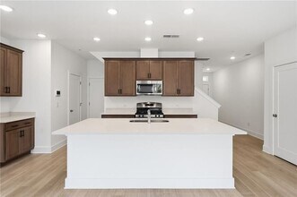 187 Redbud Rd in Canton, GA - Foto de edificio - Building Photo