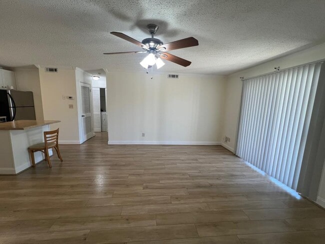 6620 Willow Pointe Dr NW