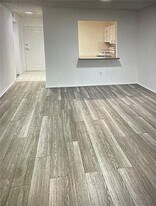 7800 Camino Real in Miami, FL - Building Photo