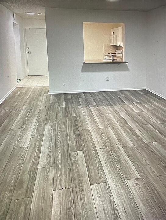 7800 Camino Real in Miami, FL - Building Photo