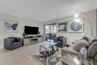 15484 Lakes of Delray Blvd in Delray Beach, FL - Building Photo - Building Photo