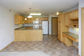 East Bridge in Fargo, ND - Building Photo - Interior Photo