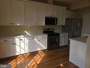 23624 Overlook Park Dr in Clarksburg, MD - Building Photo - Building Photo