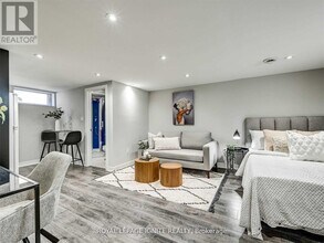 106 Gilroy Dr in Toronto, ON - Building Photo - Building Photo