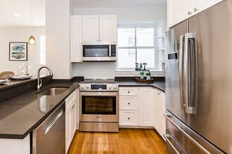1800 Massachusetts Ave, Unit 12 in Cambridge, MA - Foto de edificio - Building Photo