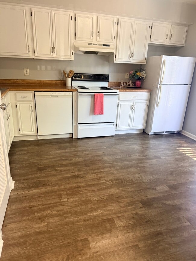 property at 16 Duiguid Dr