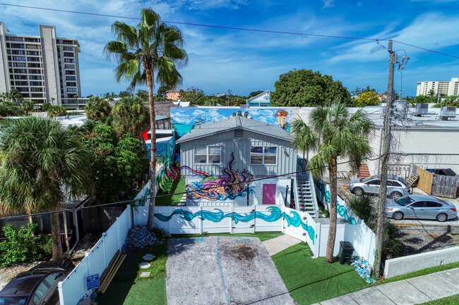 5228 Calle Menorca in Siesta Key, FL - Building Photo - Building Photo