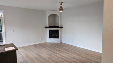 3707 NE Minnehaha St in Vancouver, WA - Foto de edificio - Building Photo
